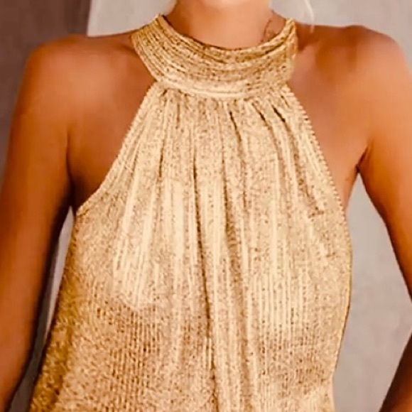 ✨TIS THE SEASON✨GLITZ AND GLAM GOLD SHIMMER HALTER TOP WITH ZIP BACK‎ - Picture 2 of 4